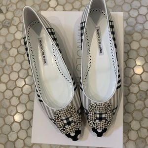 Manolo Blahnik Hangisi patch flat
